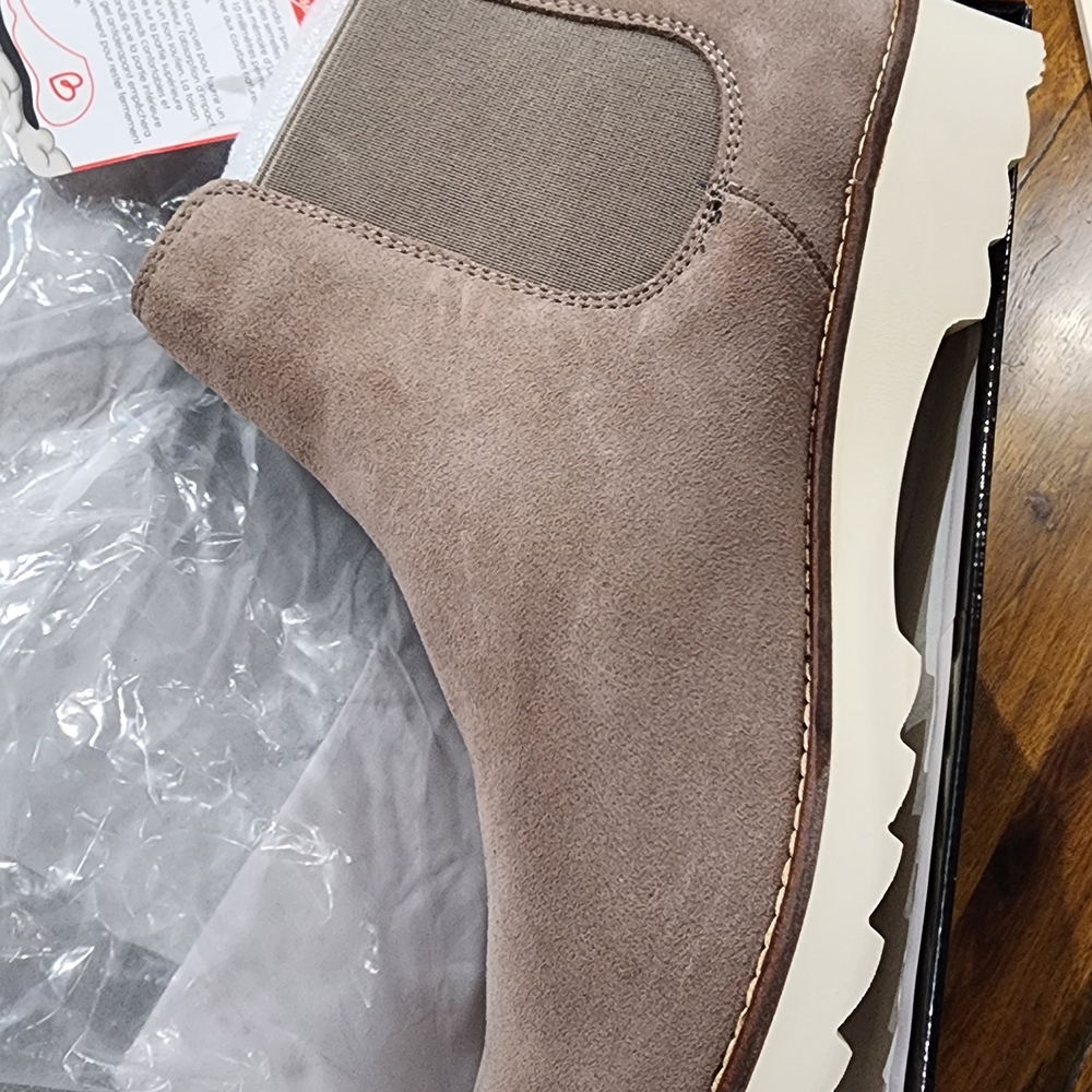 Blondo Womens Suede Boot Size 11. New In Box